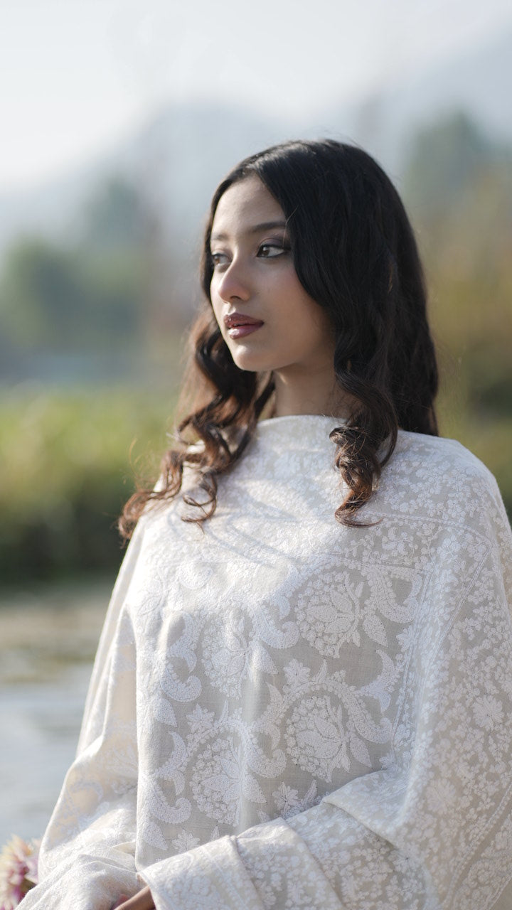 How to Identify Real vs Fake Pashmina: A Buyer’s Guide to Authentic Kashmiri Pashmina