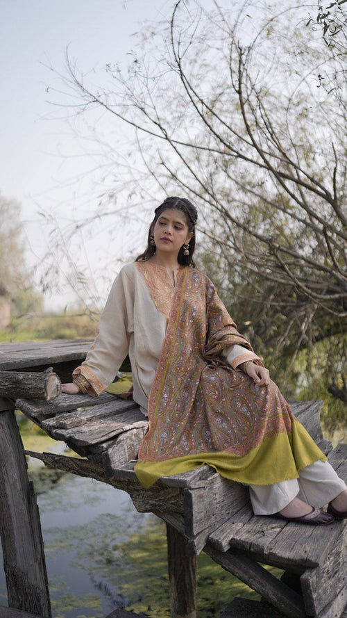 How to Choose the Perfect Pashmina Shawl | Luxury Buyer's Guide