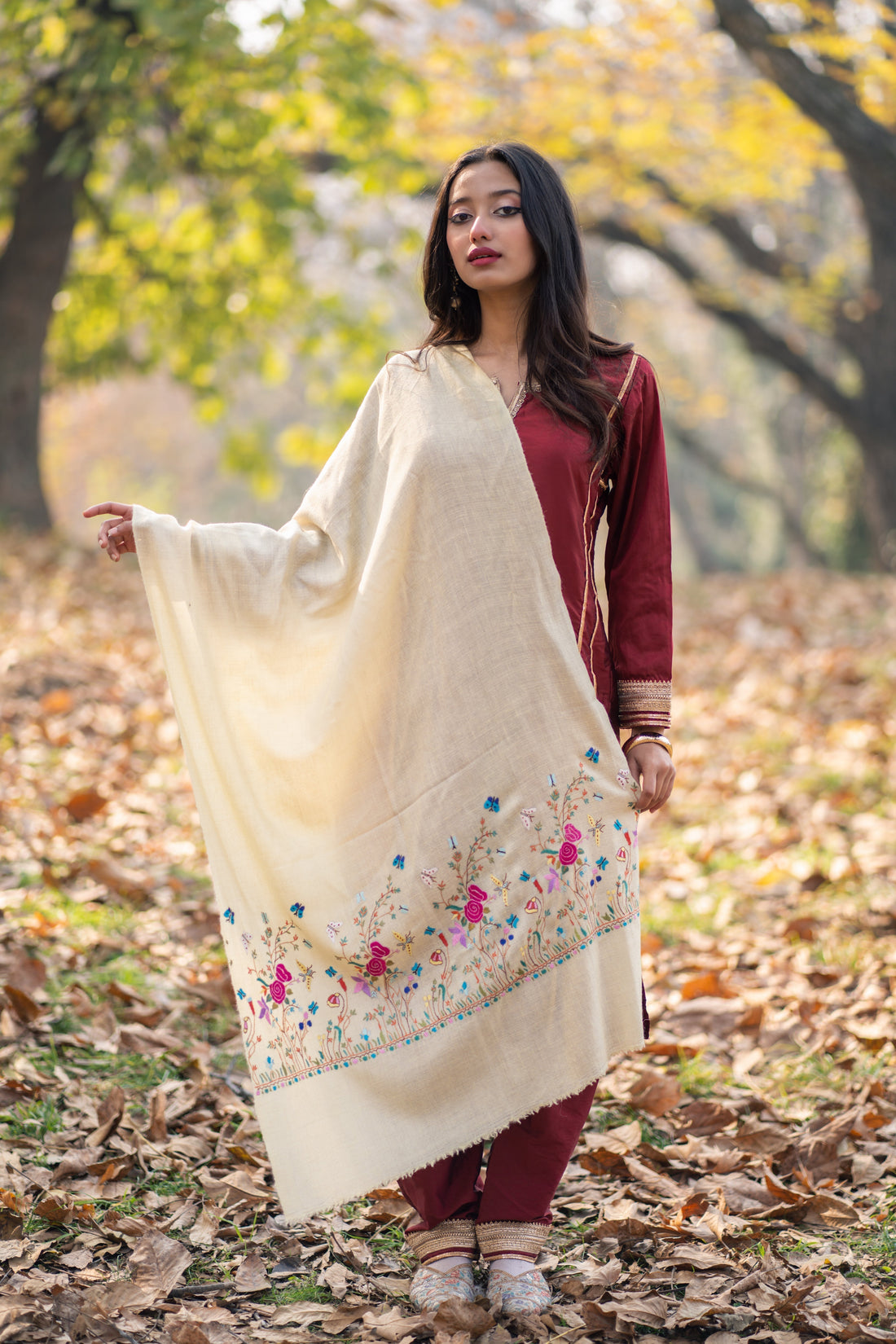 Embroidered Kashmiri Pashmina Shawls: Timeless Luxury in Every Thread
