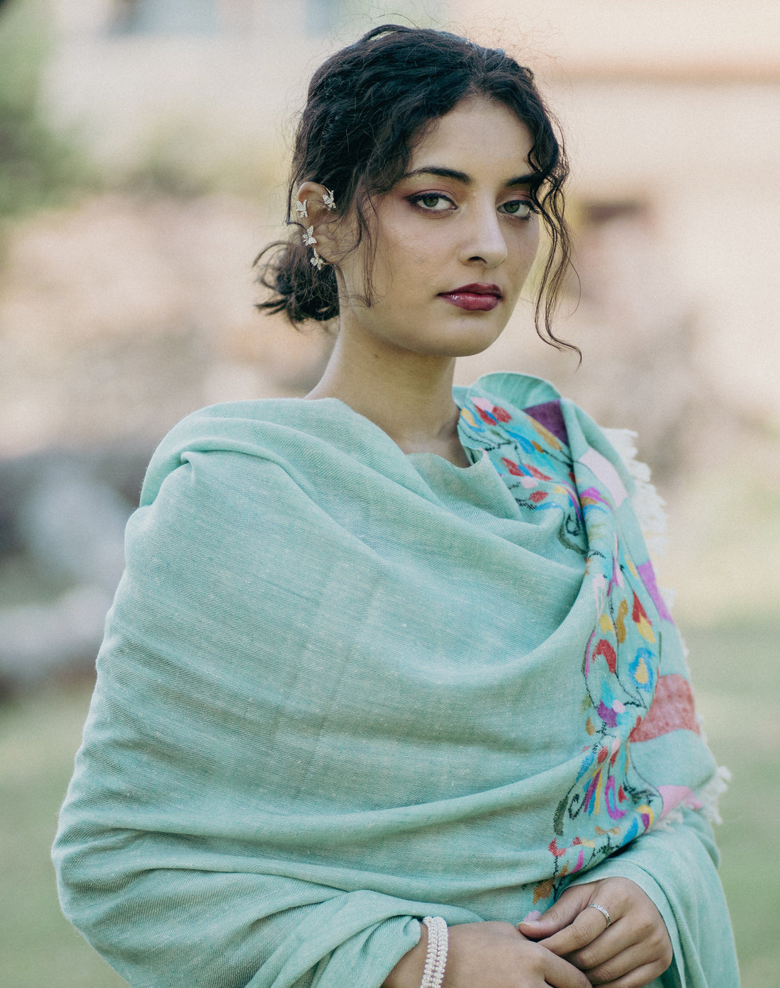 10 Signs of Authentic Pashmina Every Buyer Should Know (Real vs Fake Guide)