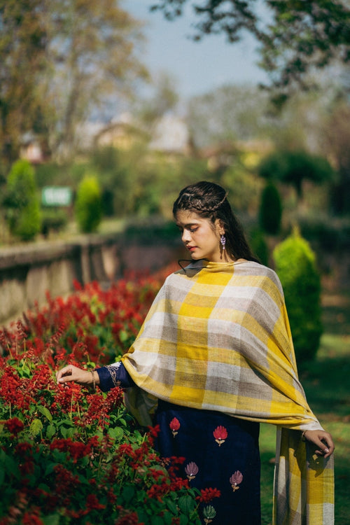 Buying Guide: What to Check Before Buying a Shawl for Sensitive Skin