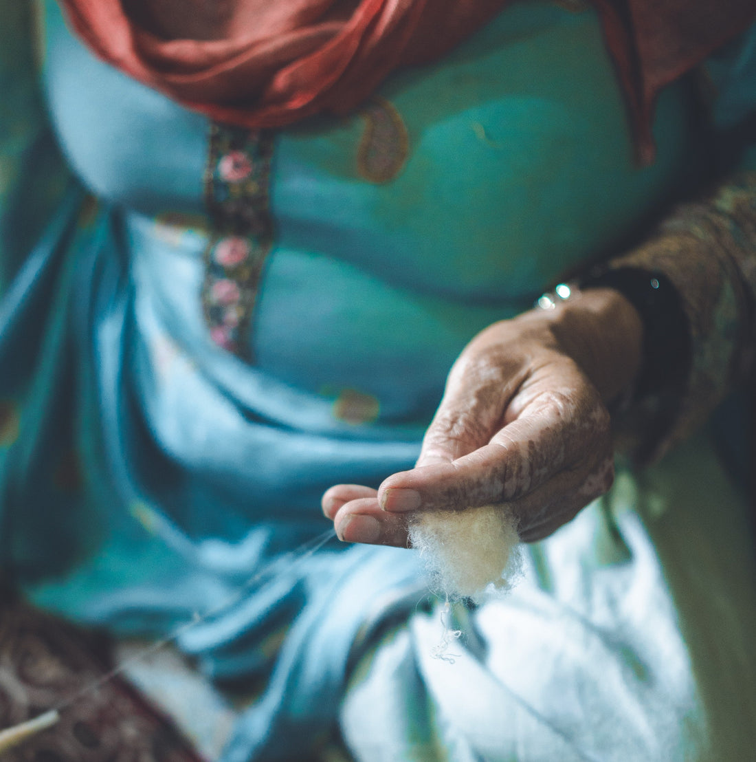What Is Handspun Pashmina? The Art Behind Kashmir’s Finest Shawls