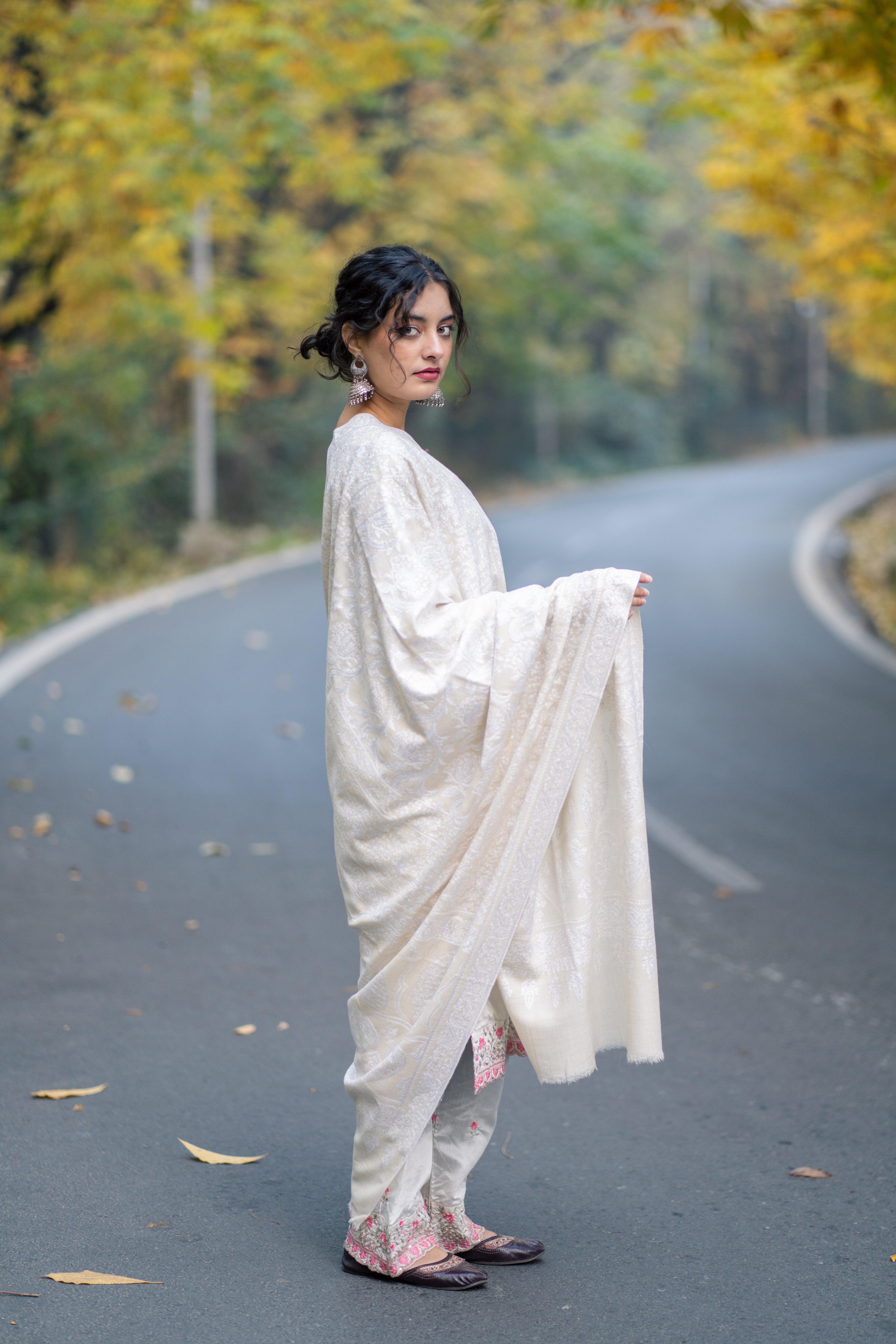 White Sozni Hand Embroidered Jamawar Pashmina Shawl