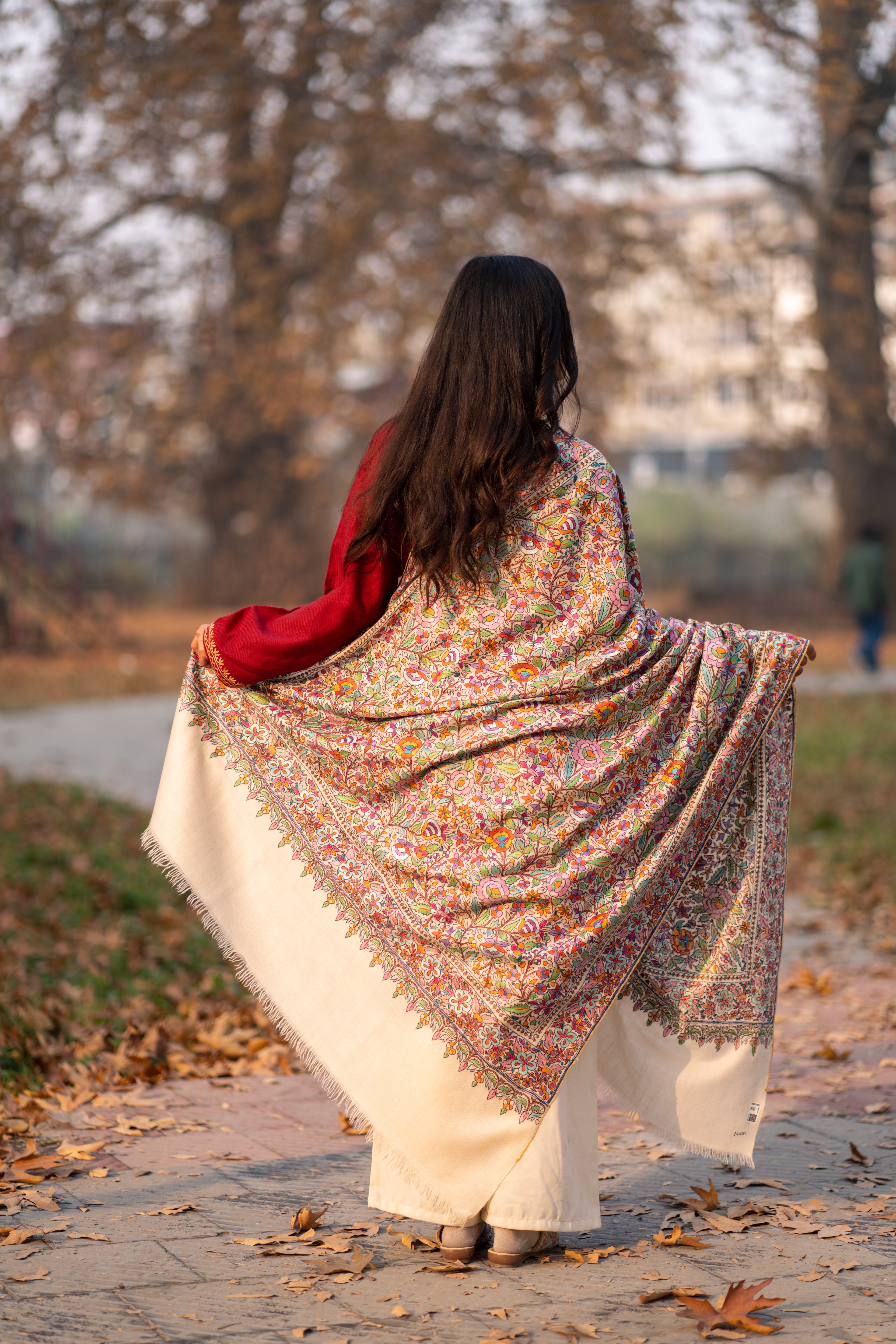 Ivory Sozni Hand Embroidered Jamawar Pashmina Shawl