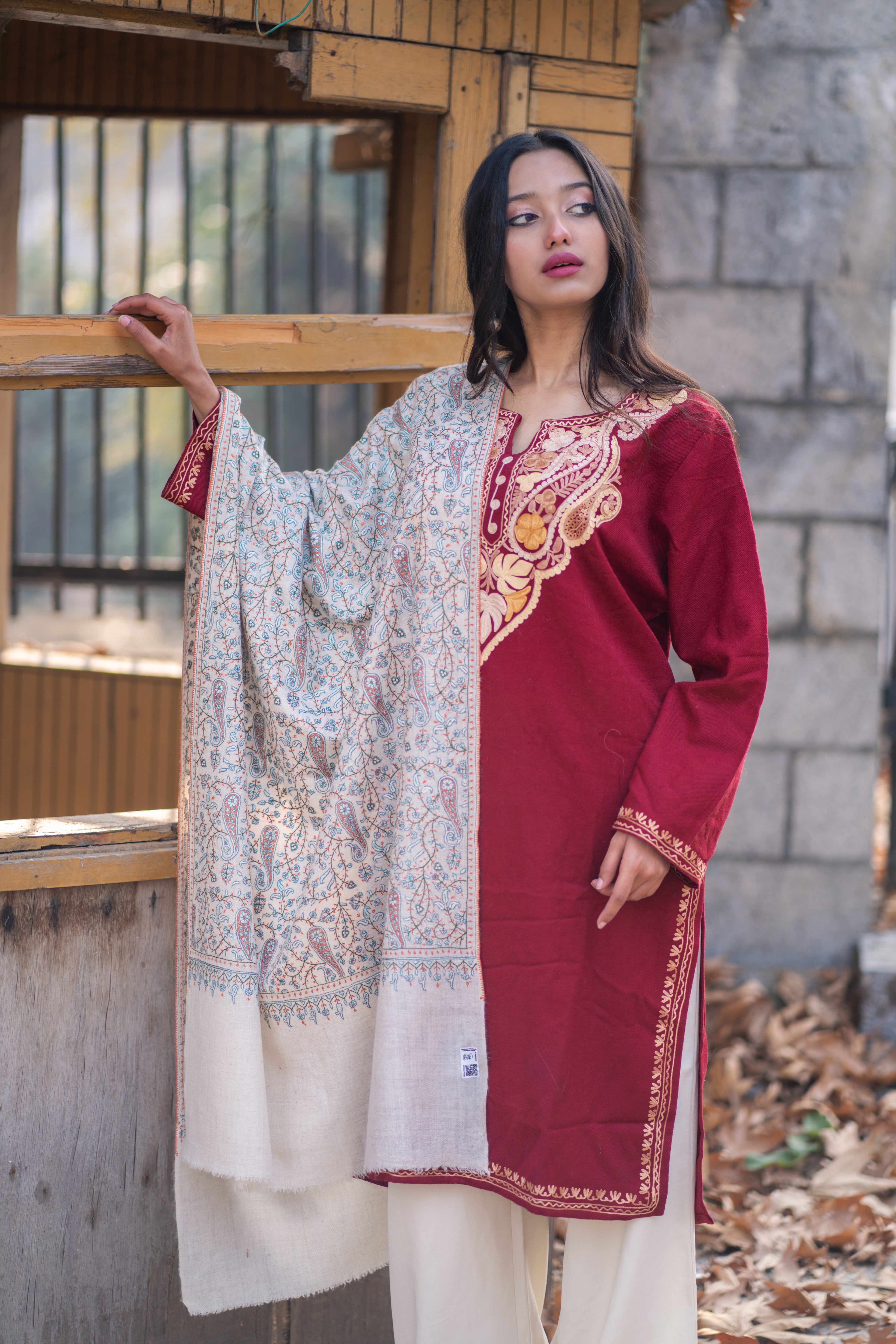 Ivory Handspun Sozni Hand Embroidered Jamawar Pashmina Wrap