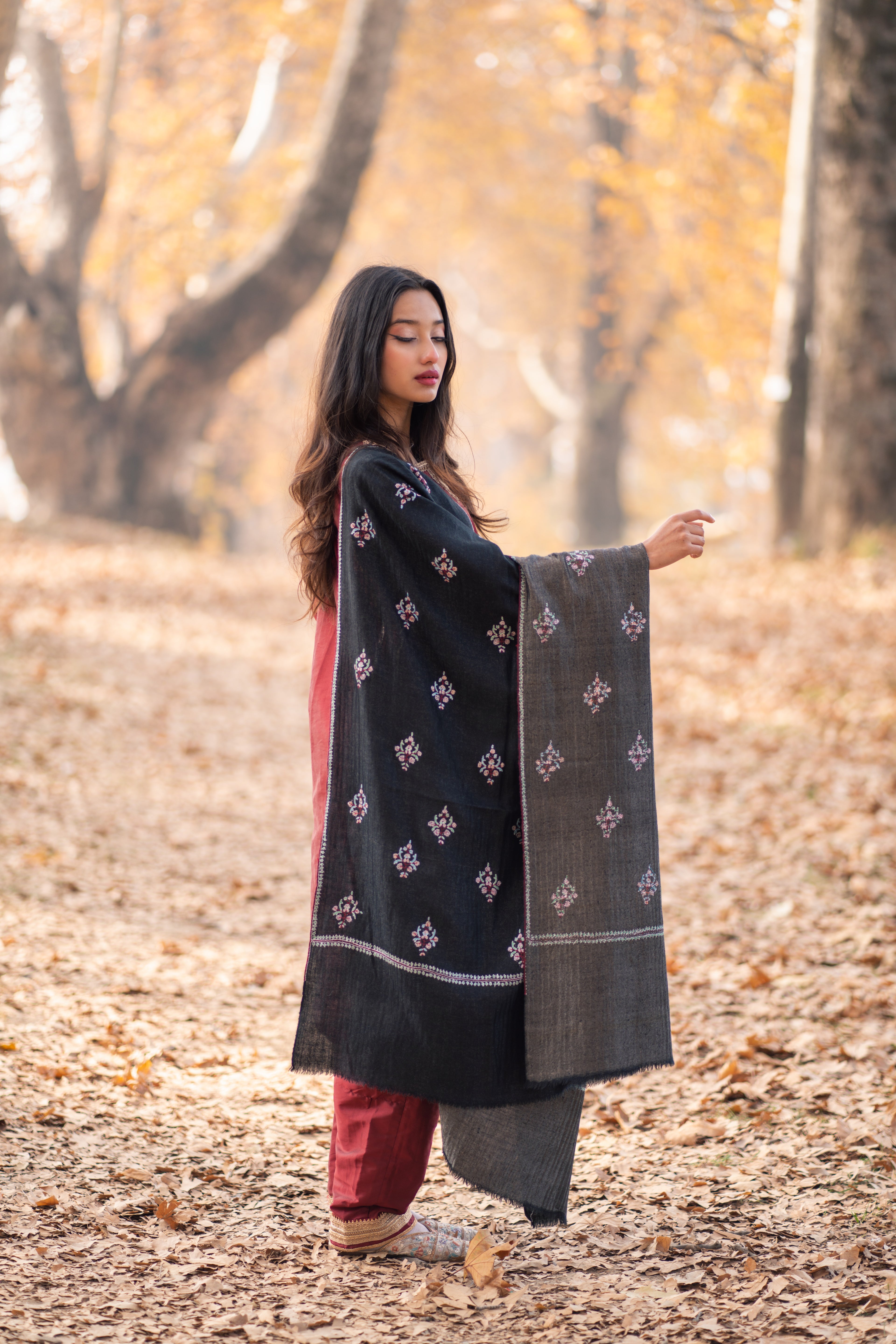 Black Sozni Hand Embroidered Reversible Pashmina Zari Shawl