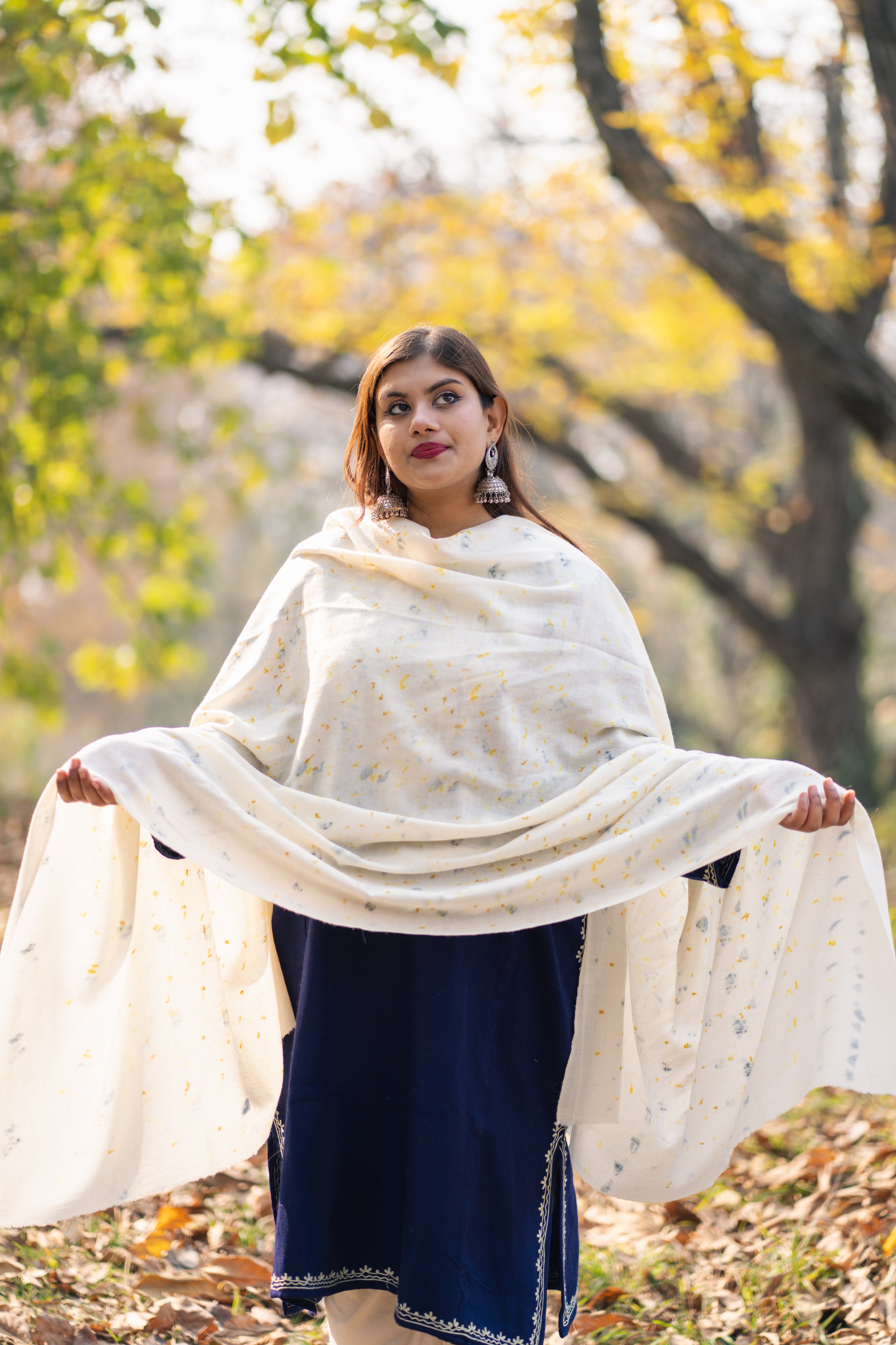 White Organic Flower Dyed Pashmina Shawl
